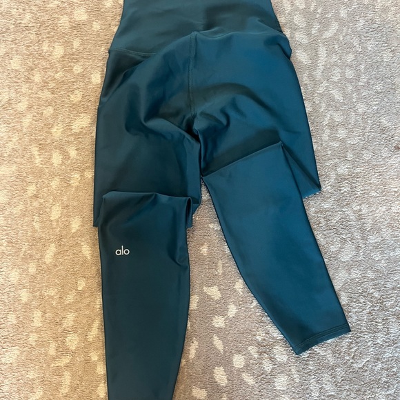 ALO airlift leggings and bra set - Picture 5 of 5